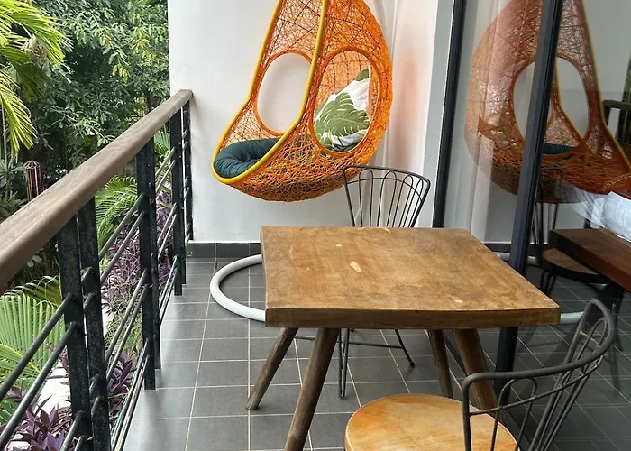 Dom wakacyjny Duplex, 1br Loft, King Bed, Pool, Garden, Sony Soundbar *
