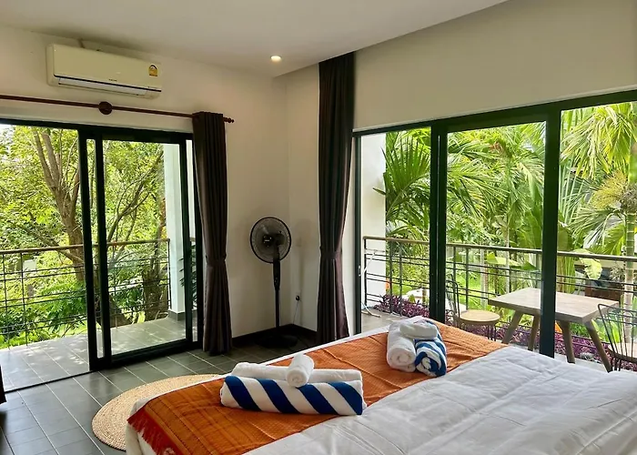 Dom wakacyjny Duplex, 1br Loft, King Bed, Pool, Garden, Sony Soundbar *